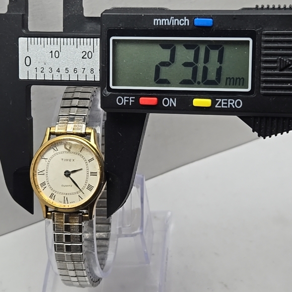 Womens Vintage Timex Q Watch 23mm Gold Silver Two Tone Stretch Band New Battery - Picture 4 of 13